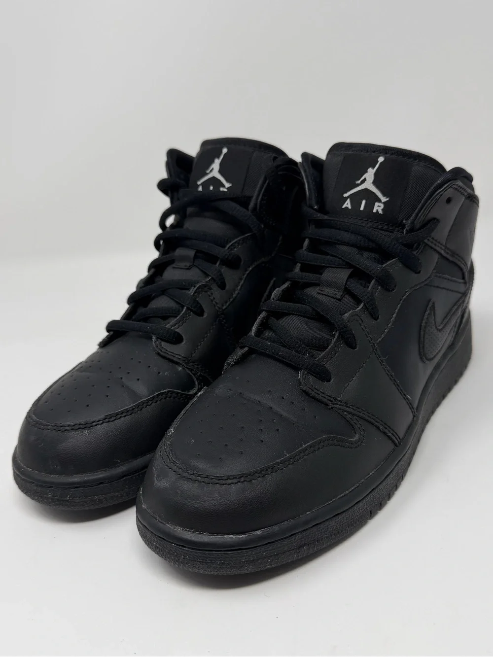 Nike Air Jordan 1 Mid Kids Black Leather Sneakers Sz. 5y